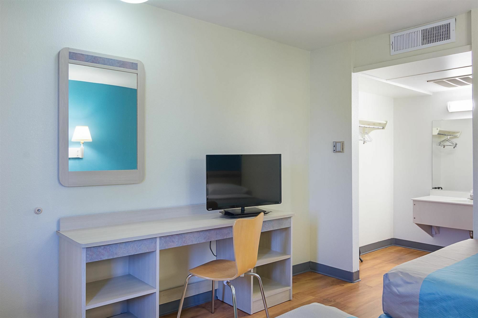 Motel 6 Fredericksburg, Va - North Экстерьер фото